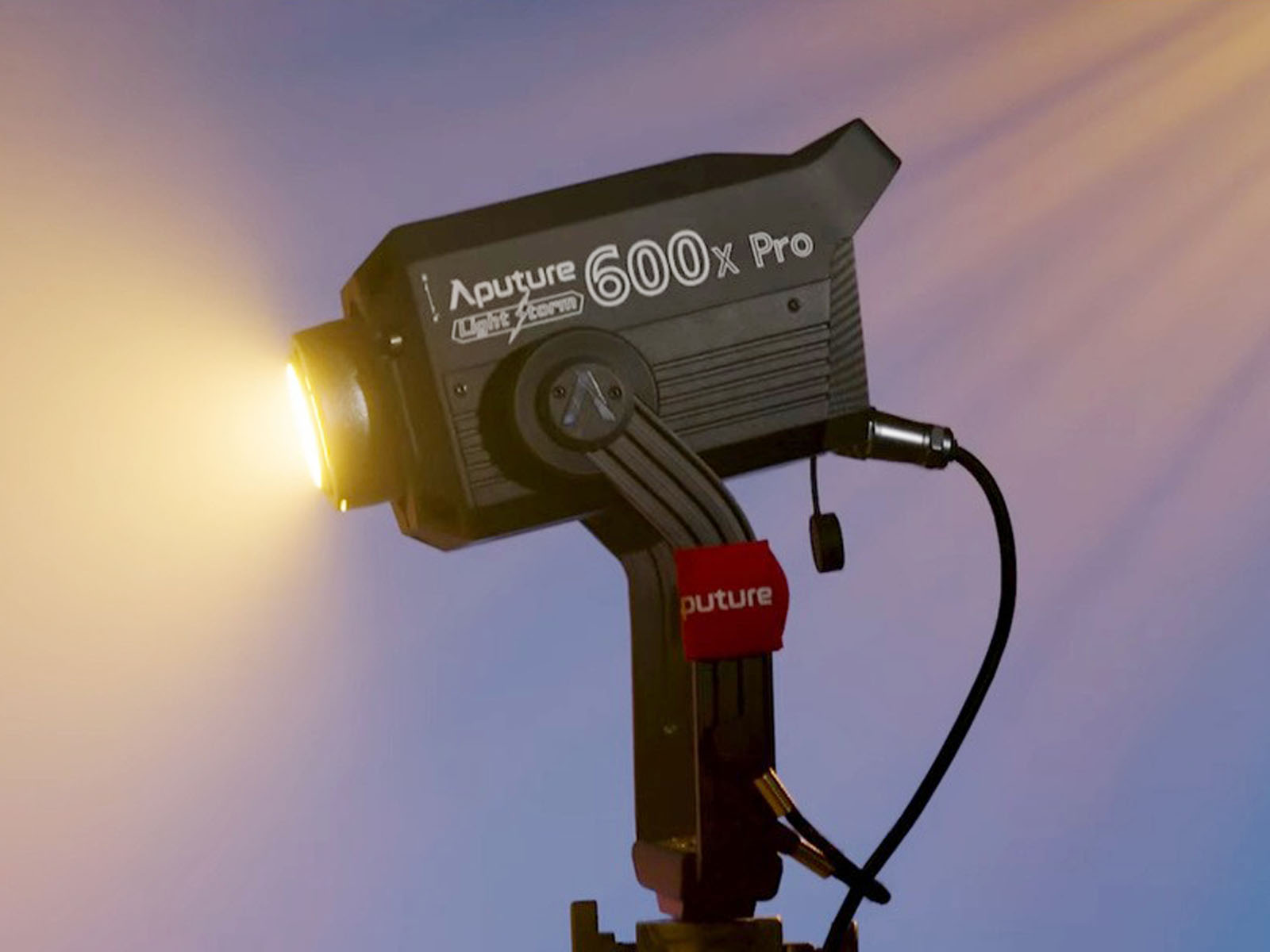 Aputure 600x